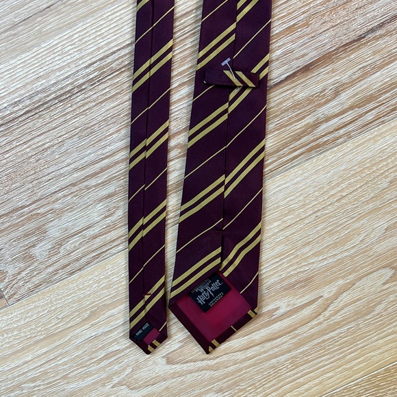 NWOT Hogwarts Hand Made Silk Necktie - Picture 4 of 6